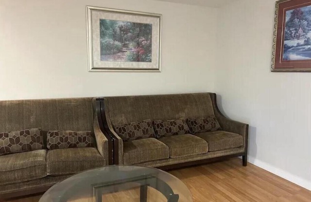 3-Bedroom & 2-Bathroom Cozy Suite in Best Location