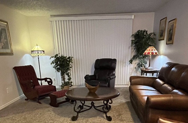 3 bedroom 2 bathroom furnished and fenced house family and pet friendly