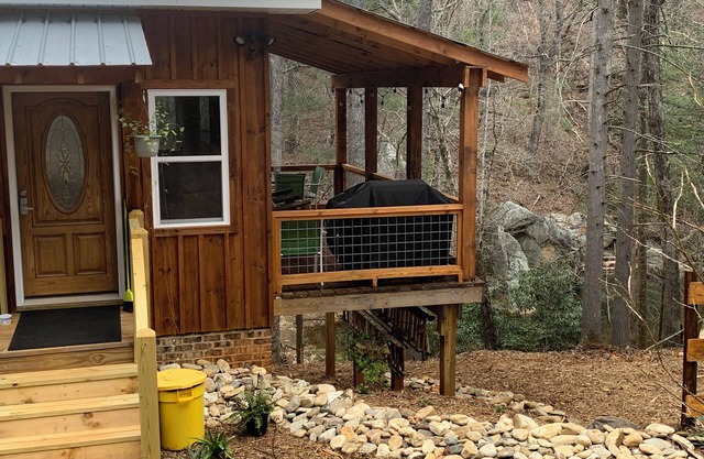 3-bedroom 2 & half bath cabin in charming Morganton comfortably sleeps 7 adults.