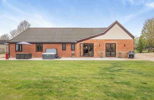 3 bedroom accommodation in Mattishall, near Dereham