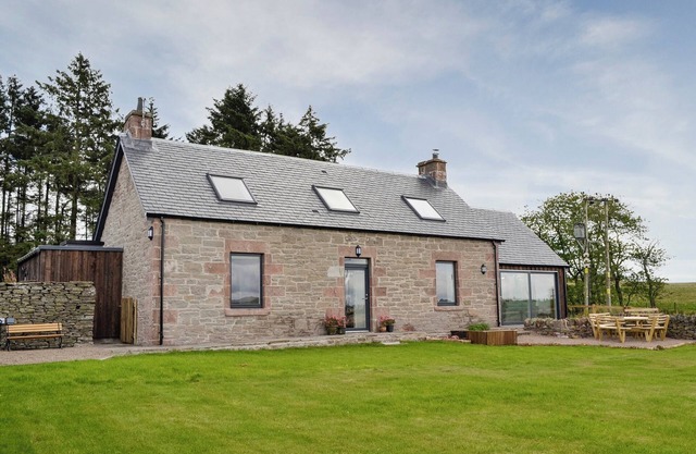 3 bedroom accommodation in Dundee