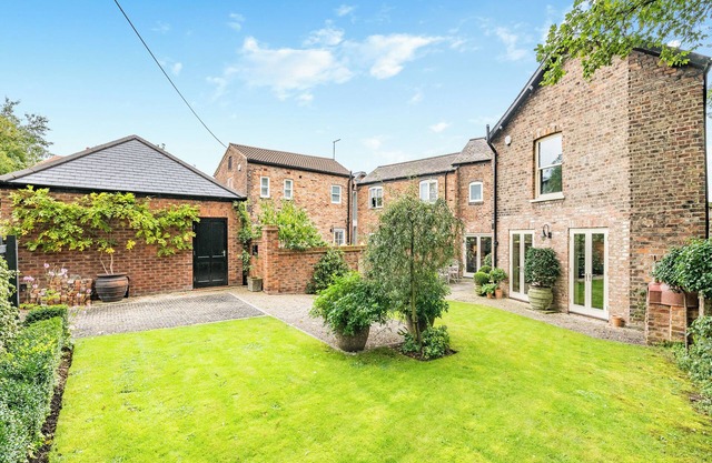 3 bedroom accommodation in Mount Vale, near York