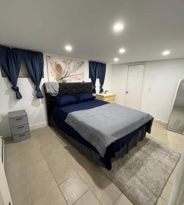 3 bedroom apartment 9 mins away from Airport