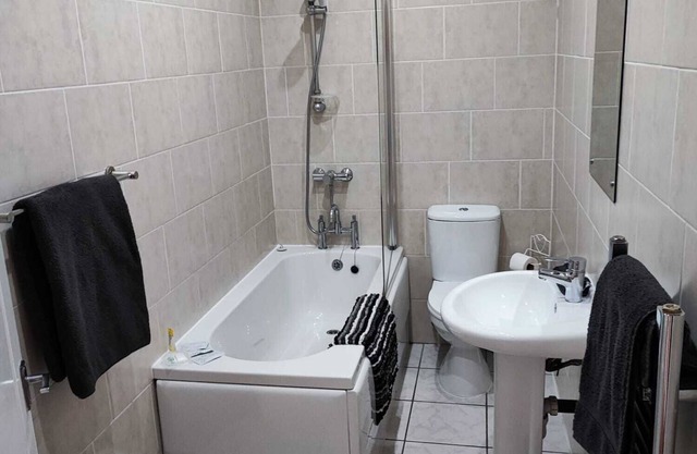 3 Bedroom Apartment – Clarendon 69