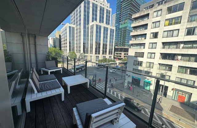 3 Bedroom Apartment in City Center with Balcony View