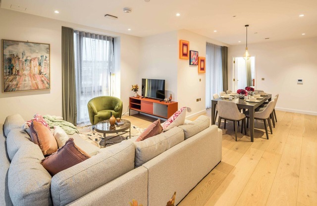 3-bedroom apartment in delightful London with WiFi, fitness room, AC