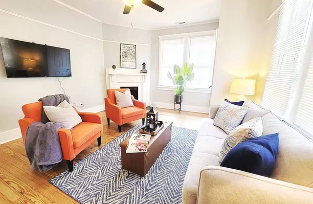 3-bedroom apartment in charming Savannah with AC