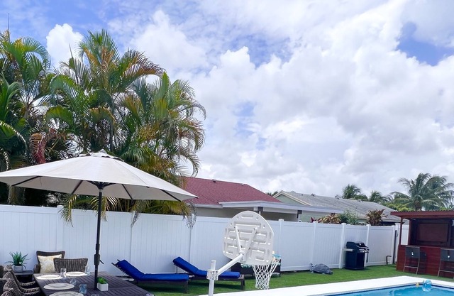 3 bedroom Boca Raton home with heated pool and bar