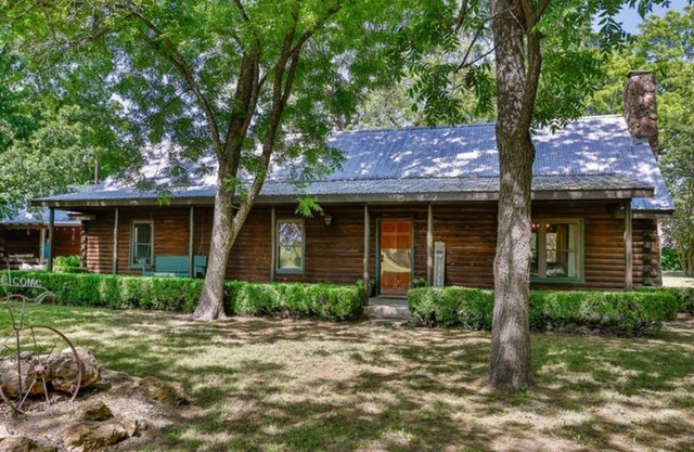 3-bedroom cabin in wonderful Valley View with hot tub! Sleeps 6!