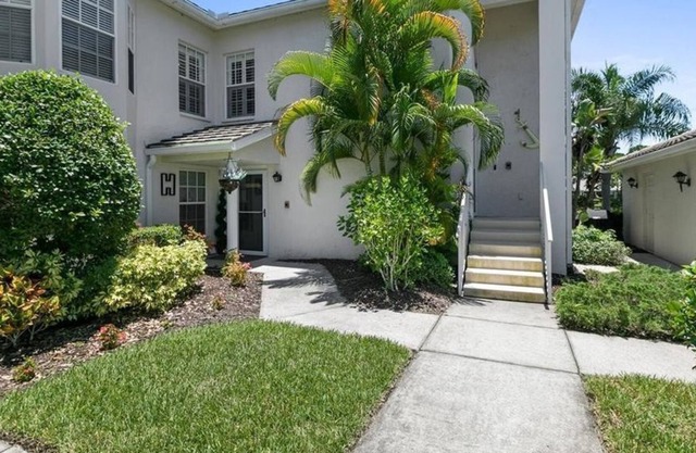 3 Bedroom Condo 428128 by Houzlet