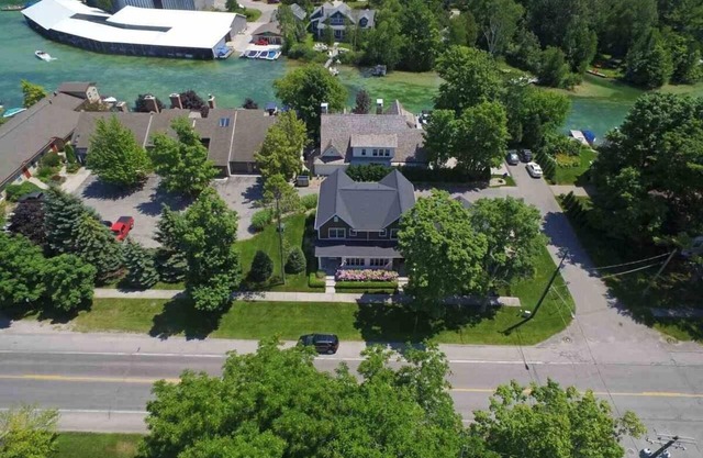 3-bedroom condo in delightful Leland with Dock Access!