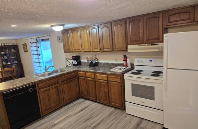 3-bedroom country house with A/C.n. Enjoy a peaceful getaway near Watts Bar Dam