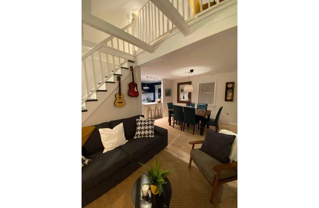 3 bedroom, cozy cottage feel. 5 min drive downtown