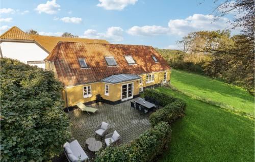 3 Bedroom Cozy Home In Løgstrup