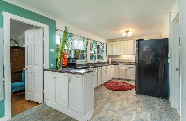 3-bedroom estate in peaceful Haleiwa Hawaii