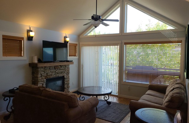 3 Bedroom Family Cottage Escape - Mellow Yellow