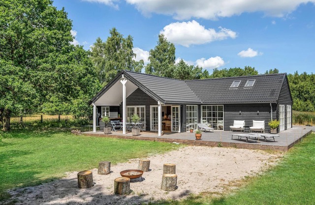 3 bedroom gorgeous home in Aakirkeby