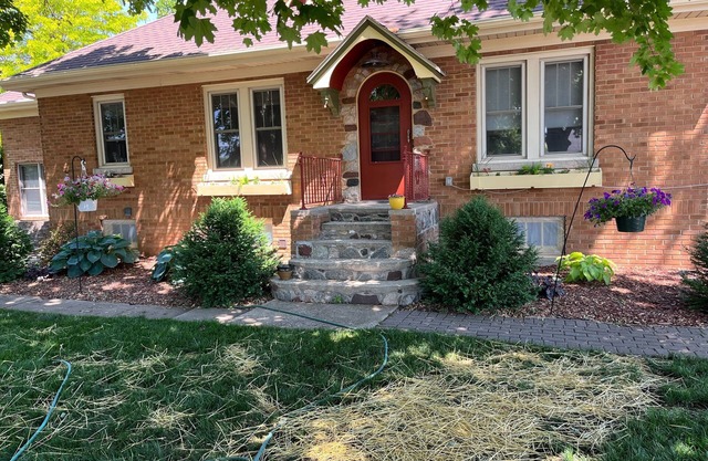 3 bedroom historic house for EAA AirVenture Oshkosh