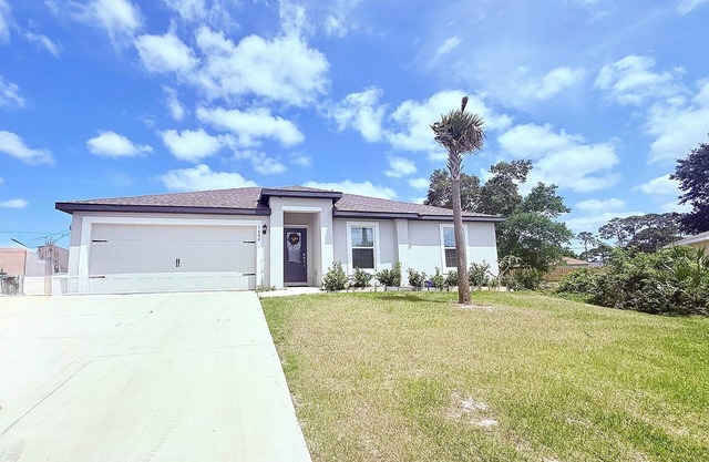 3-bedroom Home Away from Home in Palm Bay !