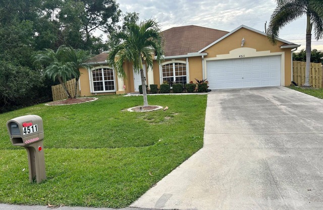 3-bedroom house in fabulous Port St. Lucie with WiFi, AC