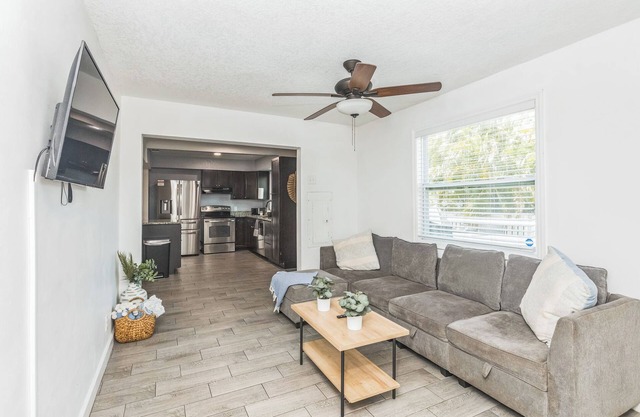 3-bedroom house in beautiful Largo with WiFi, AC