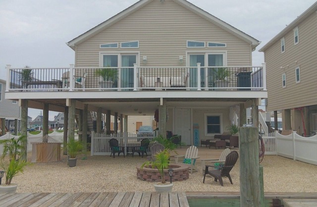 3-bedroom house in charming Tuckerton with AC, WiFi.