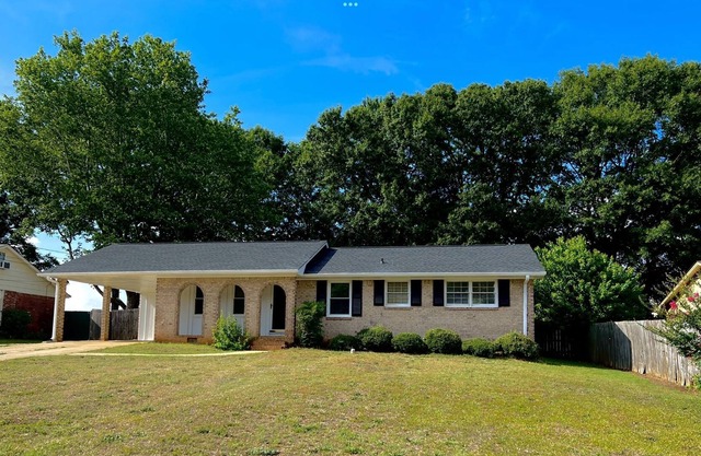 3 bedroom house in the heart of McDonough