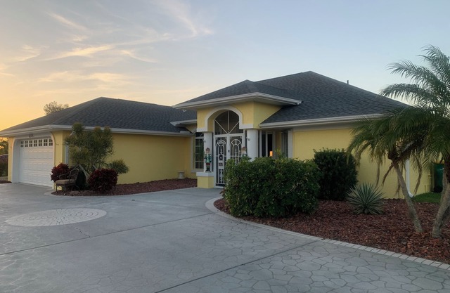 3 bedroom house in lovely Punta Gorda with WiFi, AC, & Pool.