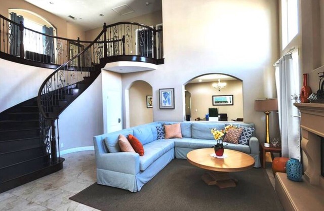 3-bedroom house in cool Westminster with fitness room, WiFi, AC