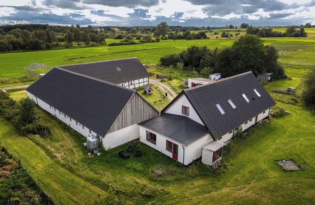 3-bedroom house on a farm with animals