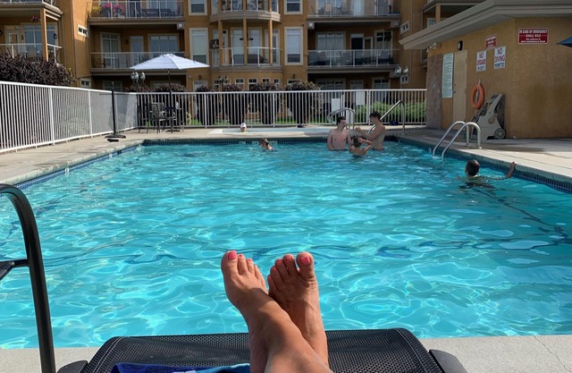 3 Bedroom lake front ground level Condo!!!! Boat lift available