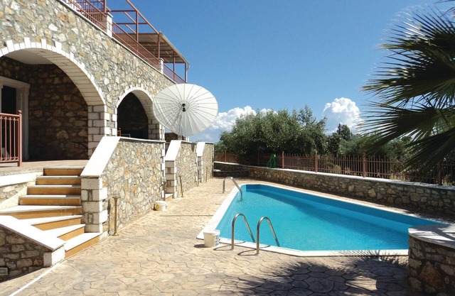 3 bedroom lovely home in Paralio Astros