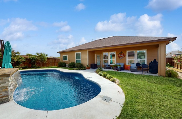 3-bedroom modern home with private pool and dog friendly