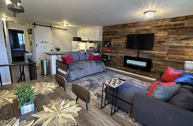 3 Bedroom Ski On Ski Off Condo With Great Views. Unique property! Near Spa