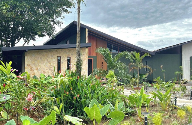 3-Bedroom Villa in charming La Fortuna with AC, WiFi. Relax and unwind
