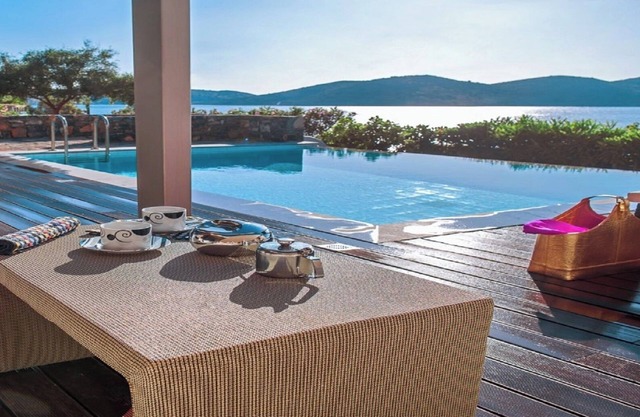 3 bedroom villa in Elounda, only 80 steps from the sea, air conditioned, WiFi