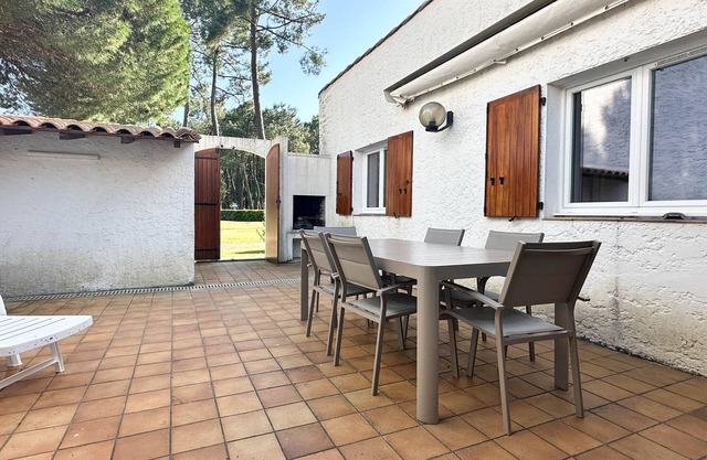 3-bedroom villa in La Palmyre with terrace, parking and WiFi