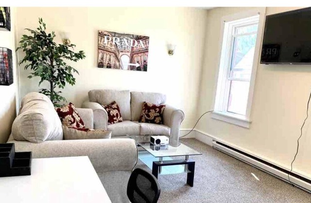 3 bedroom w/ living room movie theater 🎥🍿near all