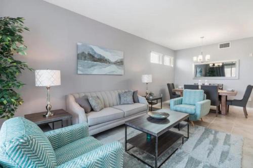 3 Bedrooms 2 Bathrooms Storey Lake 4751-308 Ct