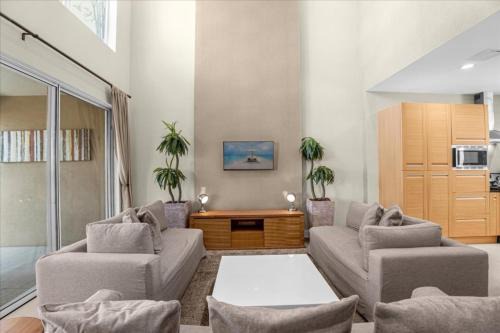 3 Bedrooms 35 Bathrooms Magic Village 3155Pl