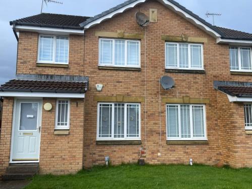 3-Bedrooms House in Thornliebank Glasgow