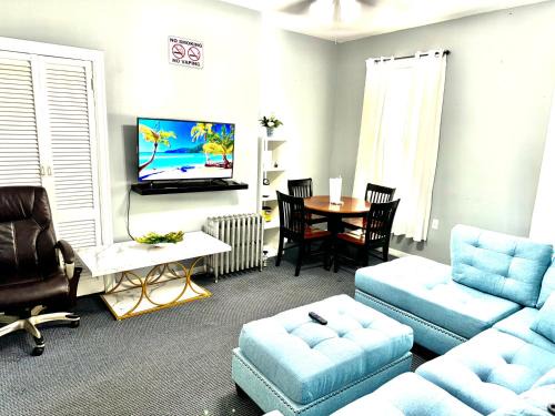 3 Bedrooms Huge Apt in LIC, Very close to MANHATTAN