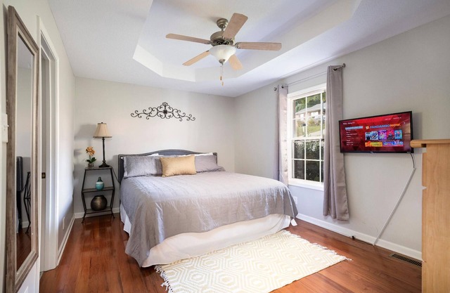 ✔3 Beds ✔2 Baths✔6 Miles to Post ✔ King ♚ Bed