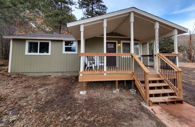 3 BR 2 Bath House *Mountain Views!