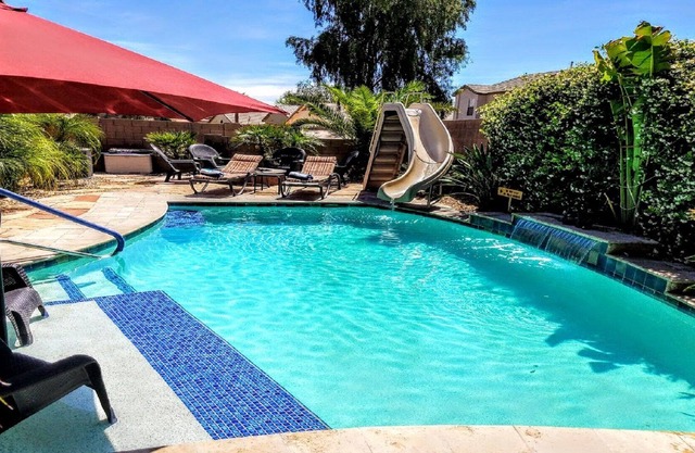 3 Br + Den 2000 Sq Ft Bungalow ***Heated Pool With A Slide***