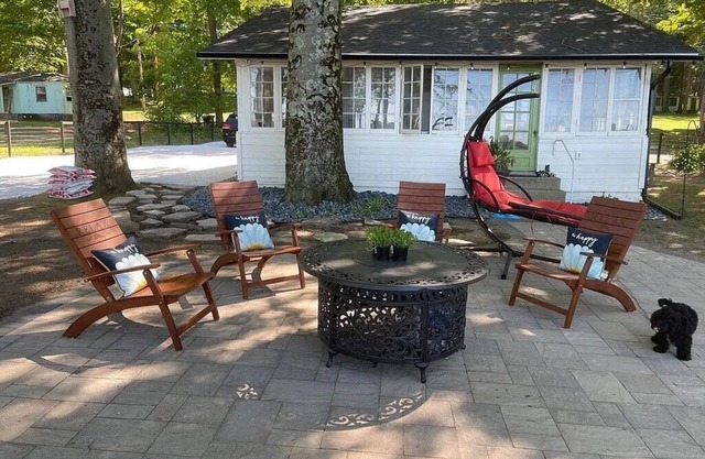 3 BR Lakefront house, sandy bottom on Lake Dewey in the Sister Lakes