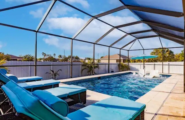 3 BR Private Salt Water Heated Pool Home with Large Outdoor Patio!n
