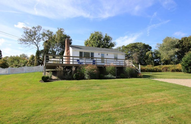 3 Clark Street - Cozy ranch with fenced in yard, pet-friendly, .3 miles to beach