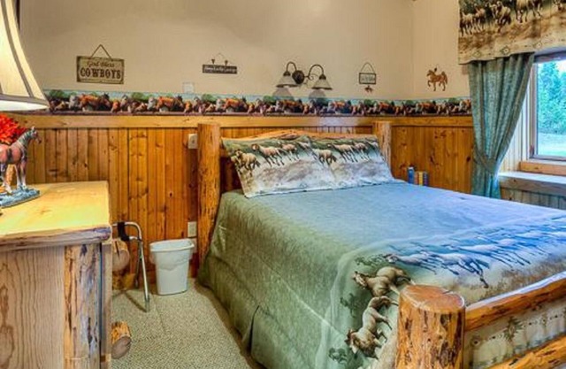 #3 - COWBOY CABIN – BEAUTIFUL PRIVATE SETTING, 6 MILES TO GLACIER PARK