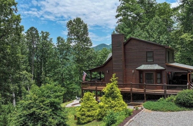 3-Deer Cabin with Hot Tub and Fire Pit